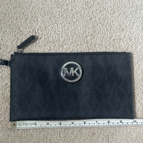 Michael Kors Leather Logo Wristlet - Picture 7 of 8